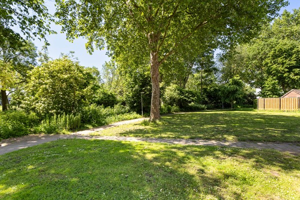 Foto - Te koop: Goed onderhouden tussenwoning in rustige woonwijk!